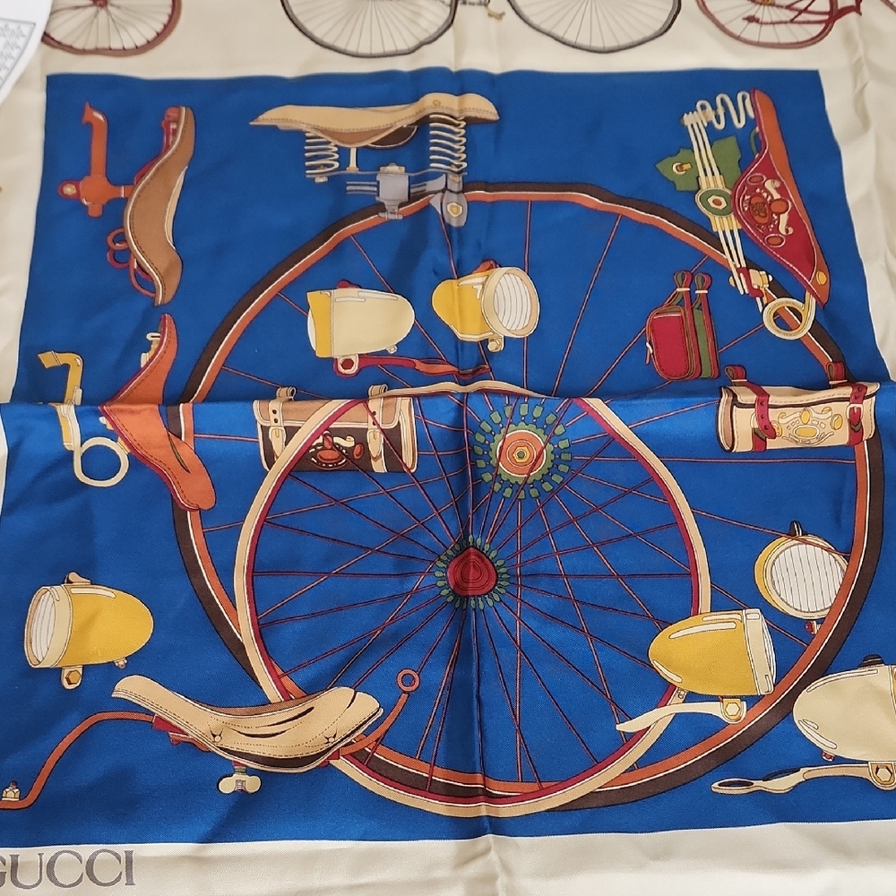 Gucci Bicycle Print 100% Silk Scarf With COA - Picture 5 of 6